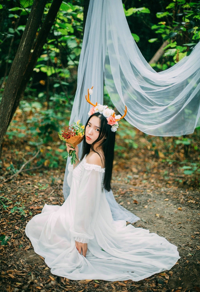 纯白私房内的马尾清纯姑娘柔美娇嫩写真