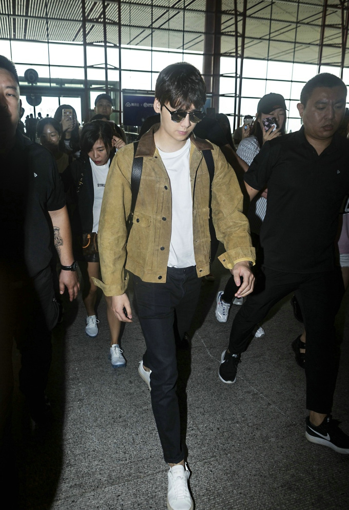 李易峰诠释华丽绅士风写真照