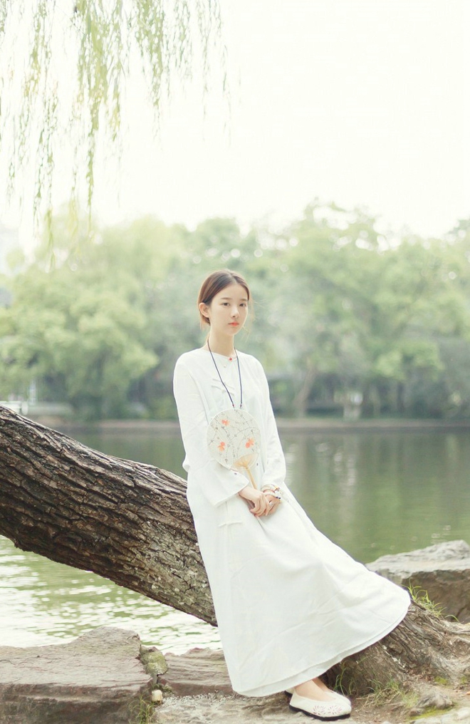 古色茶香古典干净女子清新户外写真