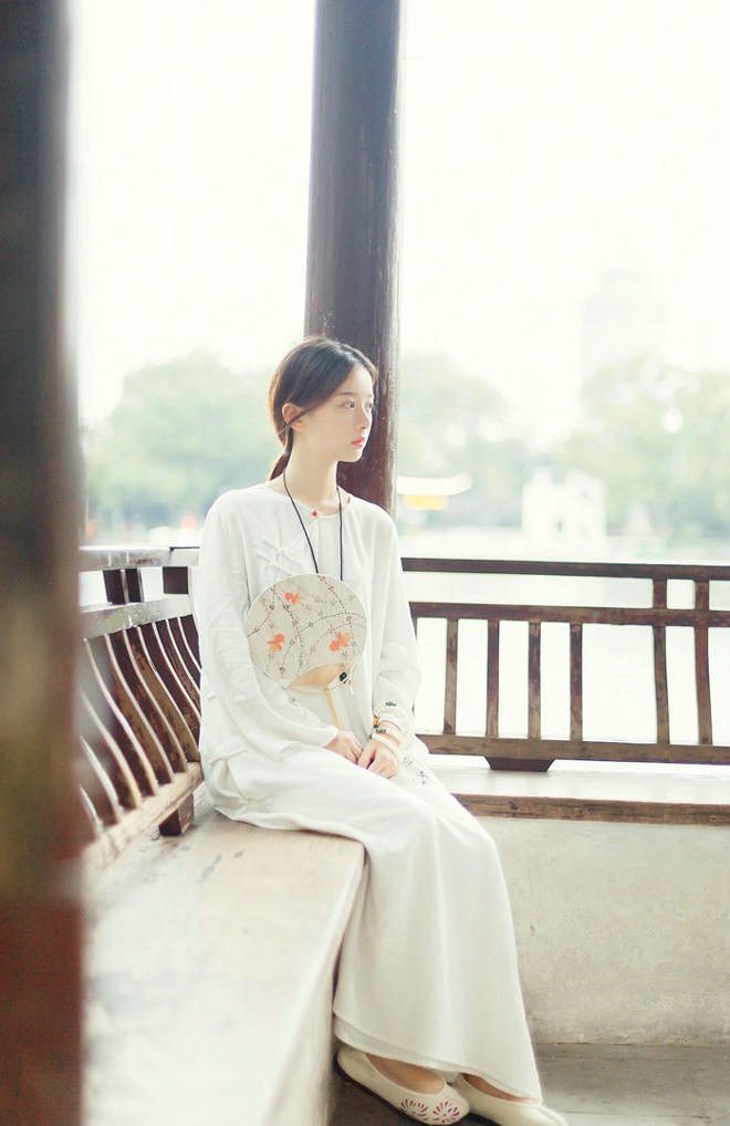 古色茶香古典干净女子清新户外写真