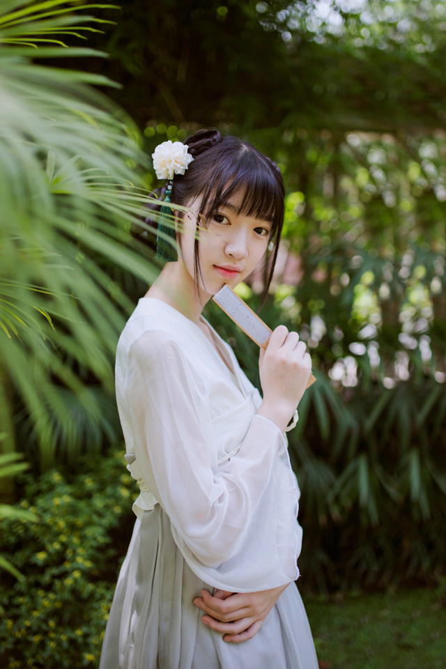 草帽女孩吊带短裙户外树林唯美写真