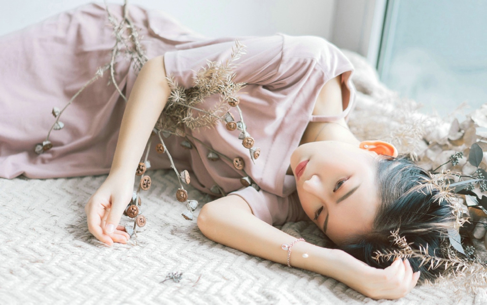 高颜值私房睡衣女神花朵般娇美可人