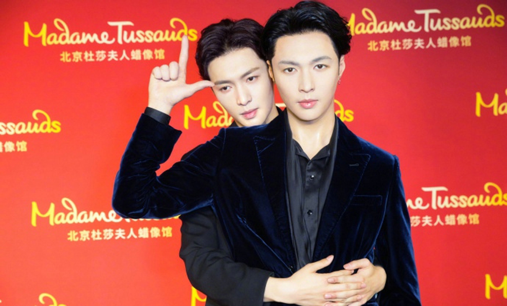 张艺兴出席北京杜莎夫人蜡像馆揭幕会