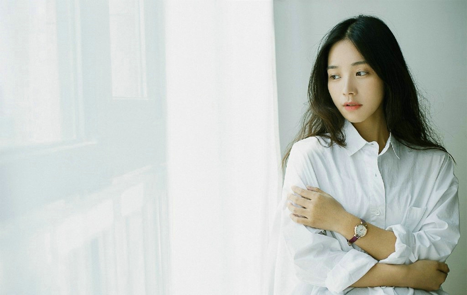 餐厅内的可爱少女青春无敌吸睛