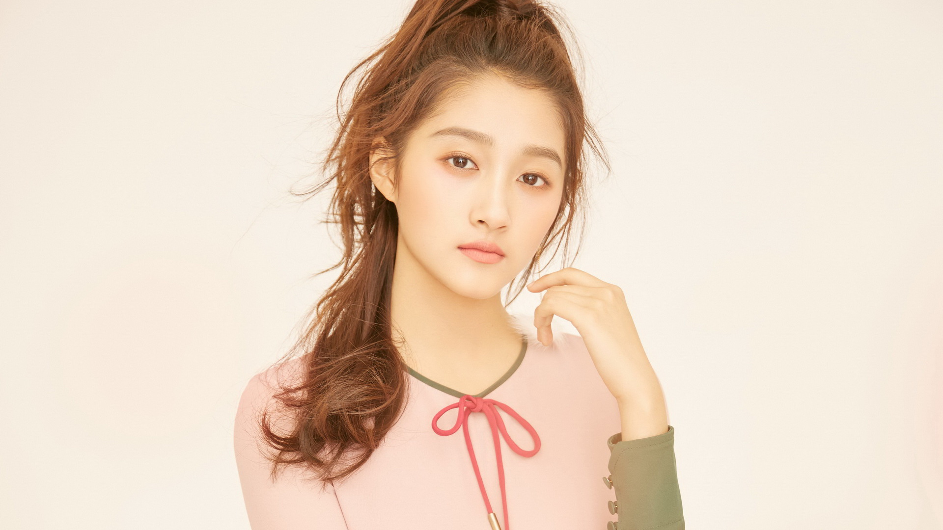 大长腿学霸美女关晓彤壁纸