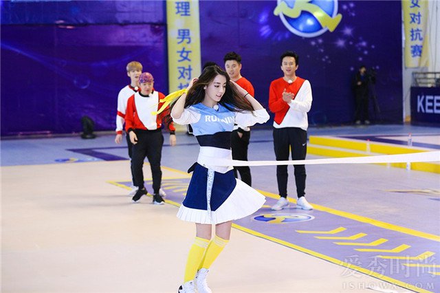 迪丽热巴奔跑吧  这位菇凉你是吃可爱长大的吗