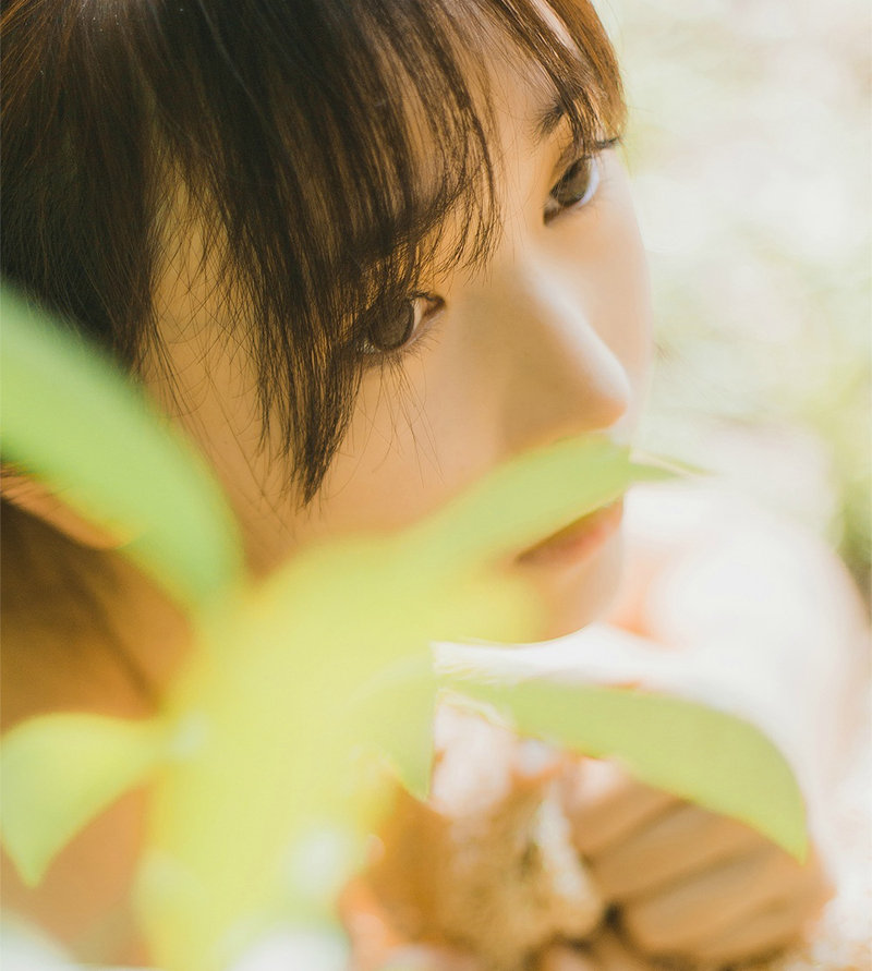 复古私房内裸肩白裙美女气质温婉