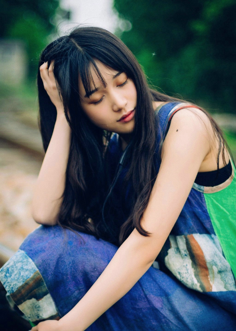 列车上的清纯漂亮少女笑脸阳光写真