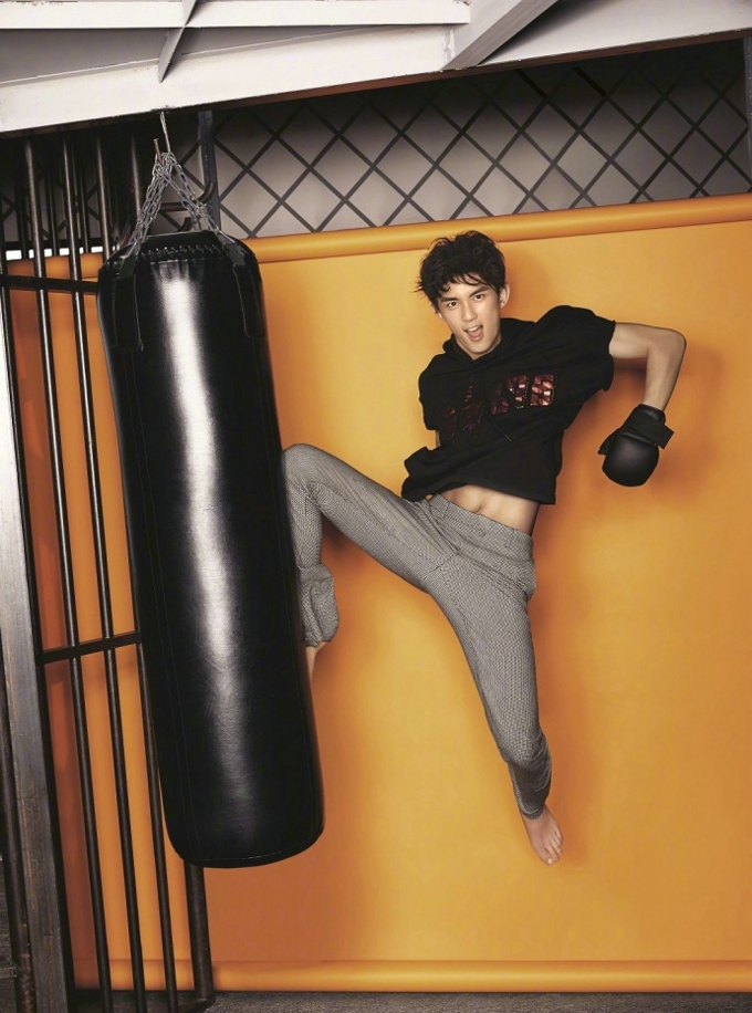 吴磊最新封面大片写真曝光