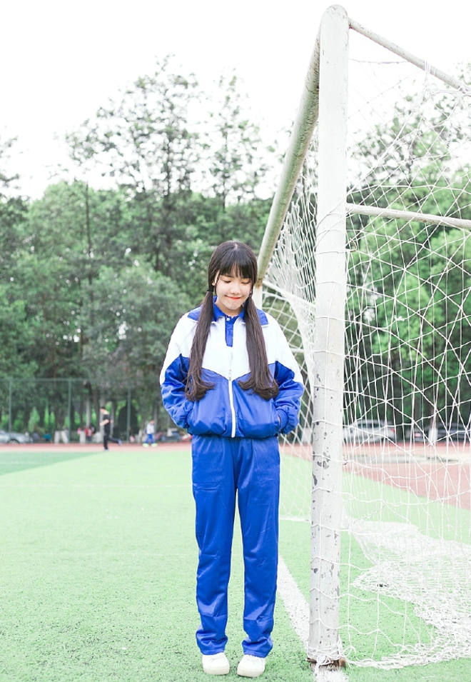 甜美娇巧可爱妹子校园阳光俏皮唯美写真