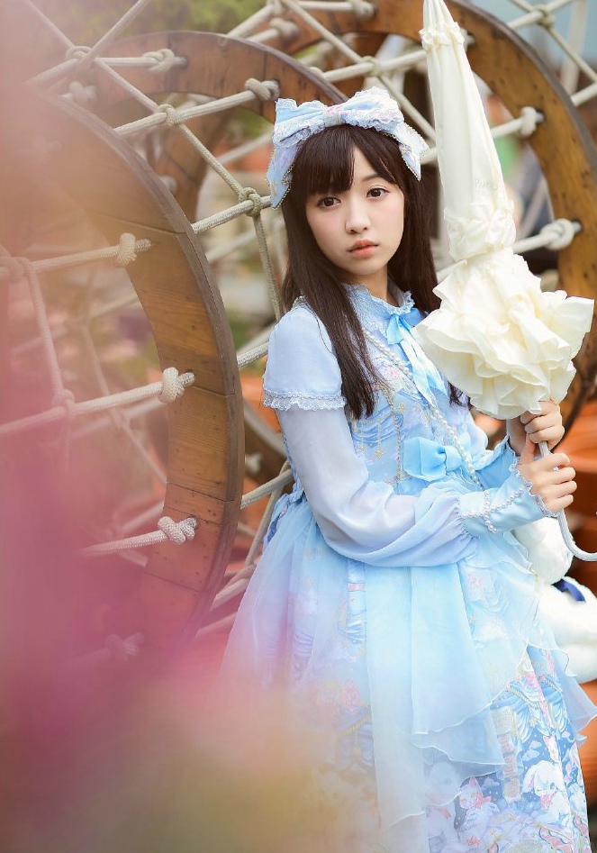 花园清新洛丽塔服少女粉嫩甜美阳光照人