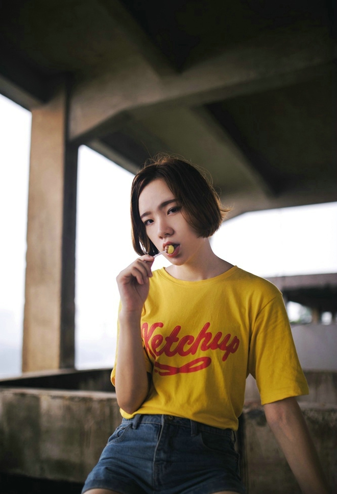 碎花长裙麻花辫草帽美女清新怡人写真套图