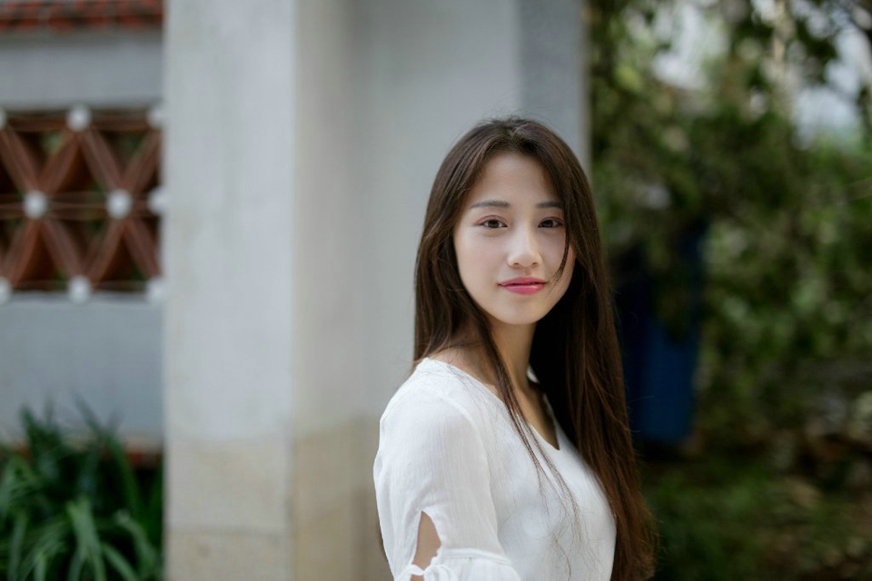 夕阳下的牛仔外套美女侧颜美丽吸睛唯美写真