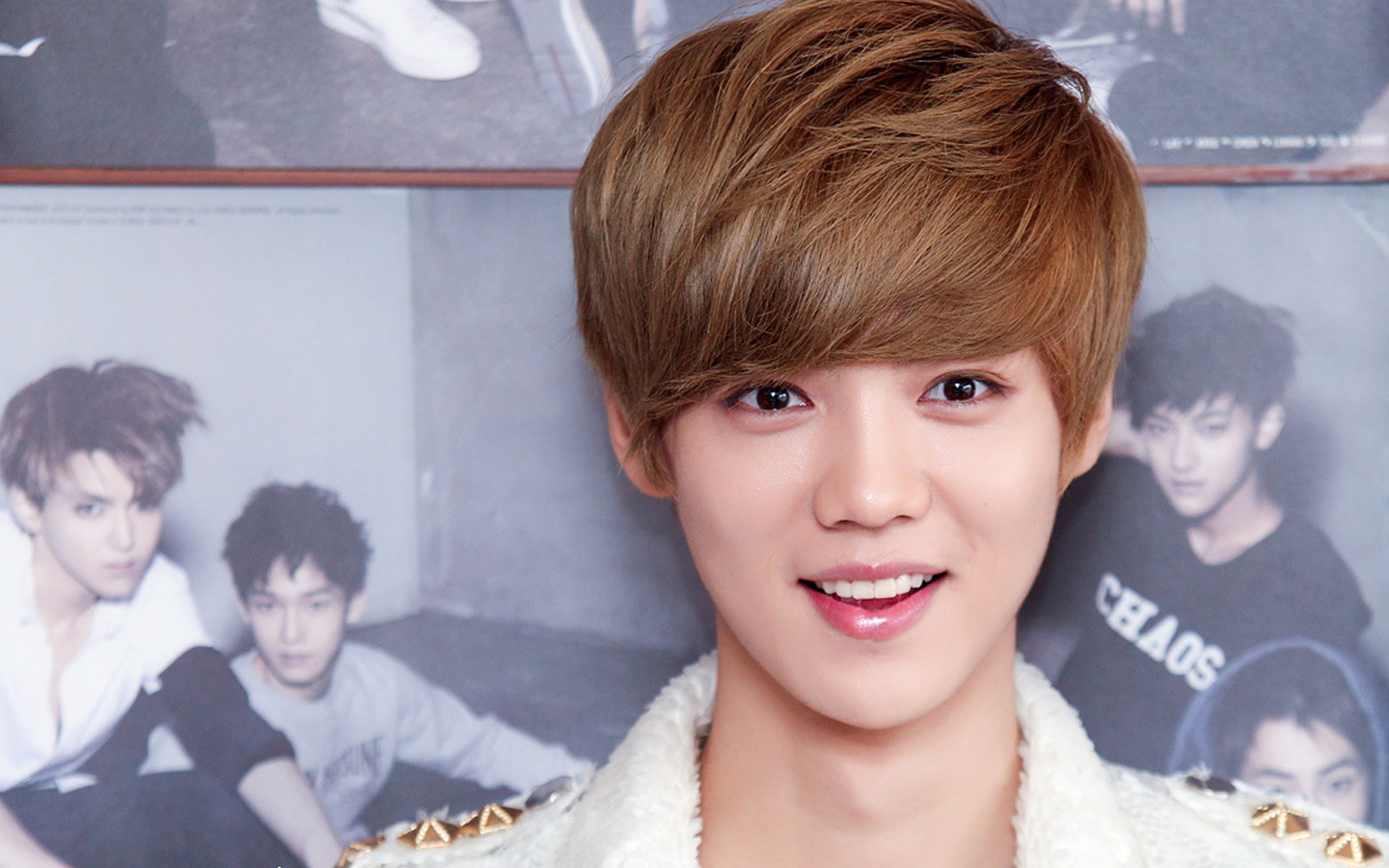 鹿晗可爱呆萌面部表情包大全壁纸