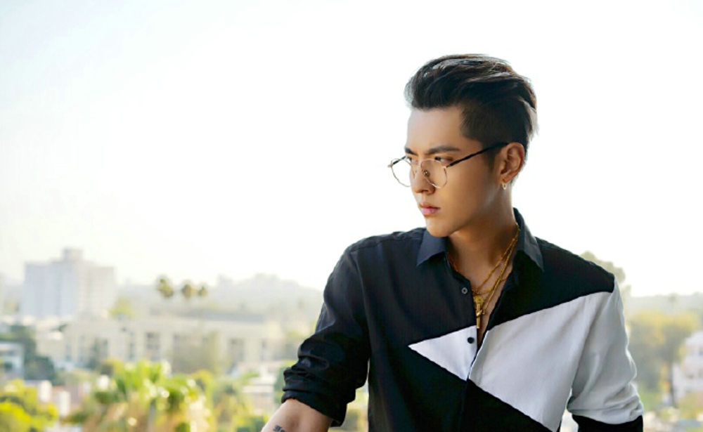 吴亦凡的凝视电眼十足美图写真