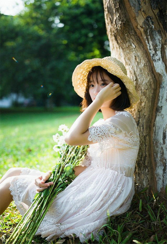 甜美采菊花姑娘优美写真图片