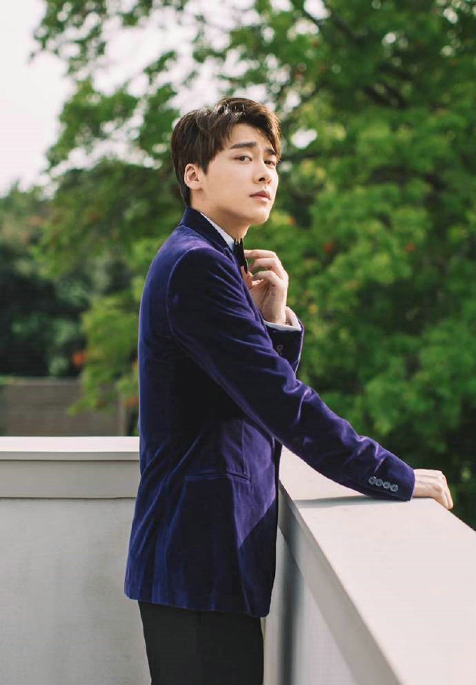 李易峰诠释华丽绅士风写真照