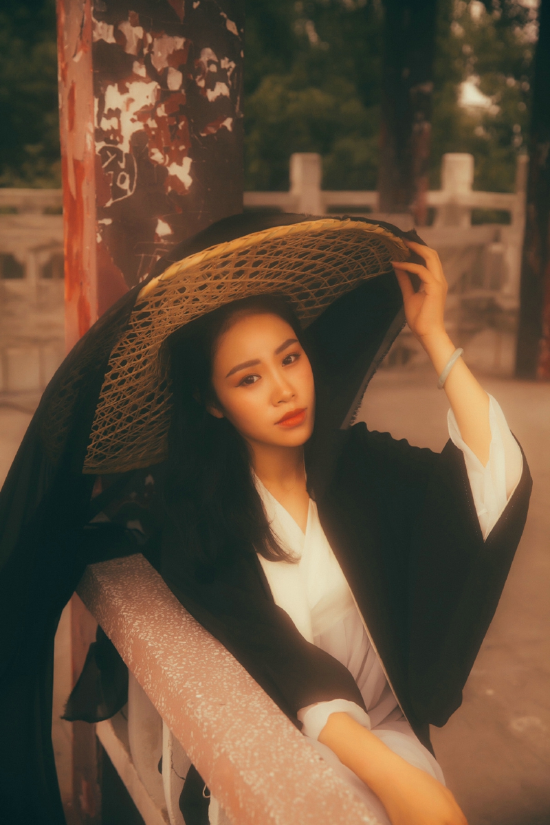 高颜值古装美女柔婉安静动人写真