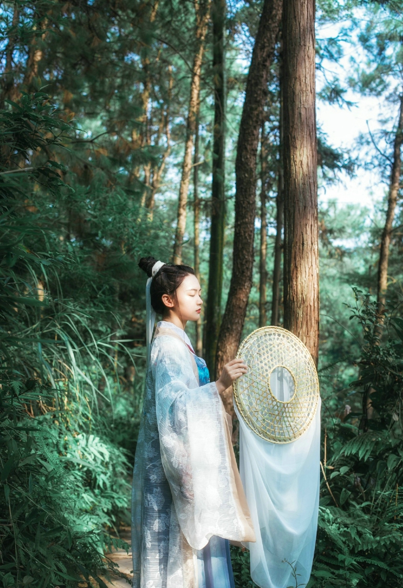 英伦风条纹衣美女养眼侧颜无敌写真美照