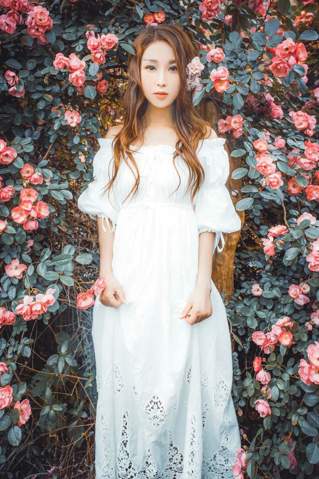 白衬衫女孩清新粉嫩唯美写真