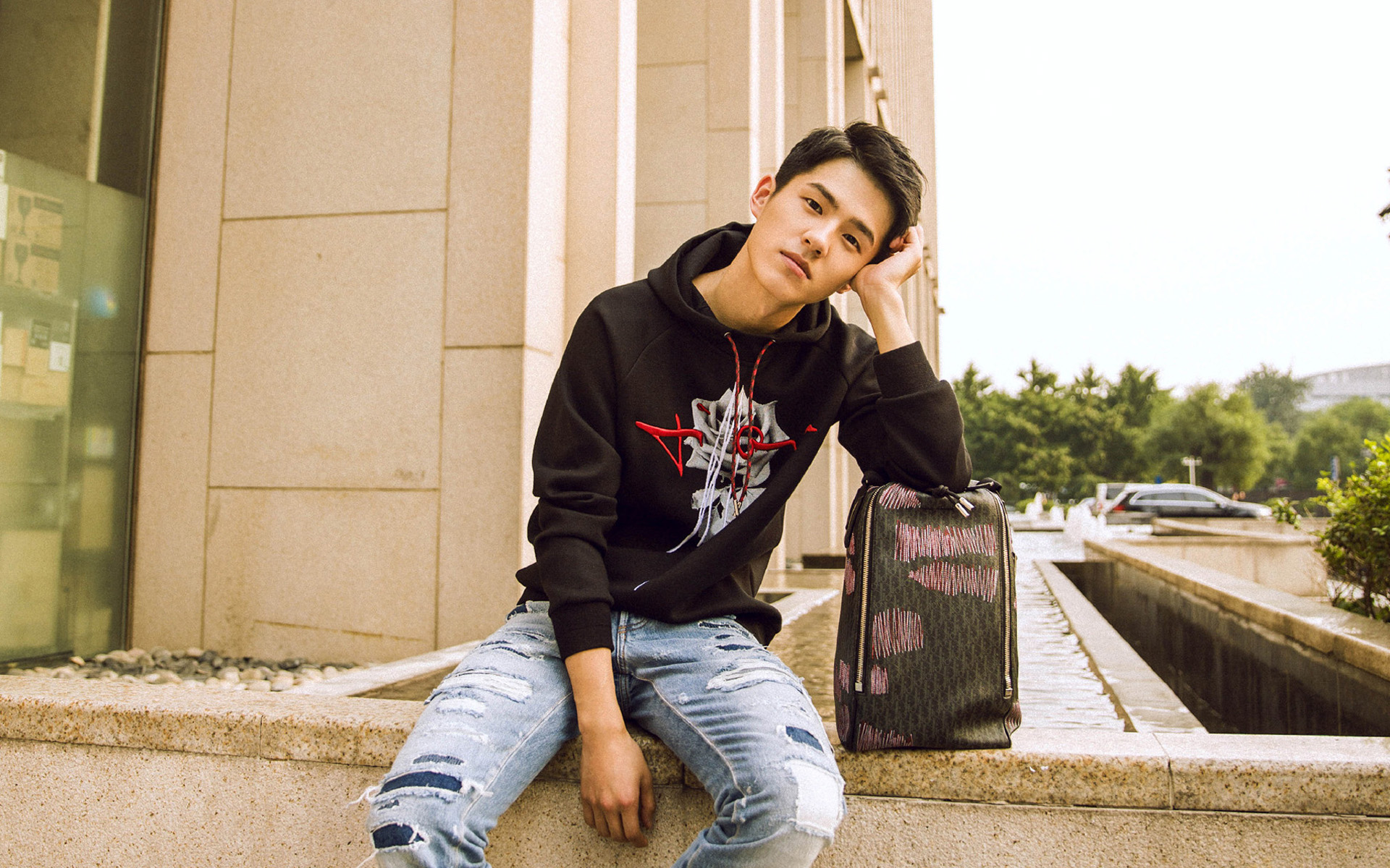 阳光男孩刘昊然壁纸