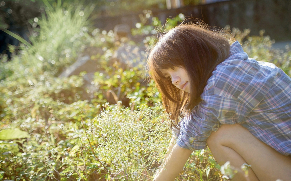 格子衬衫氧气美女清新阳光迷人写真