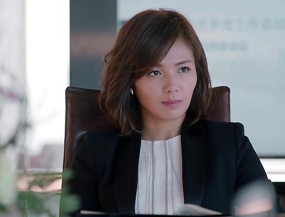 盘点欢乐颂中刘涛安迪哪些帅气的职场搭配