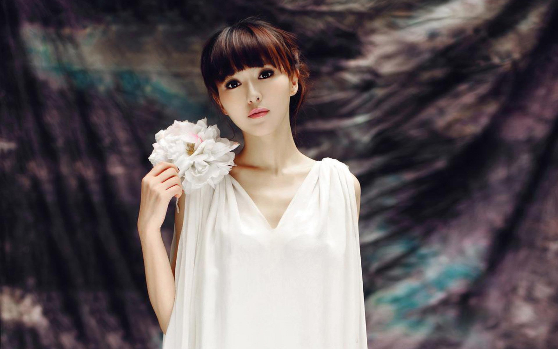 俏皮可爱人气大美女唐嫣