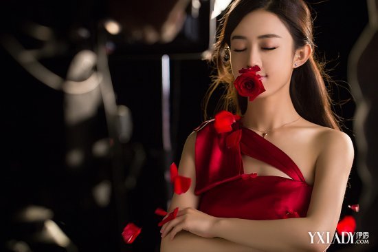 赵丽颖晚礼服气质照片大全