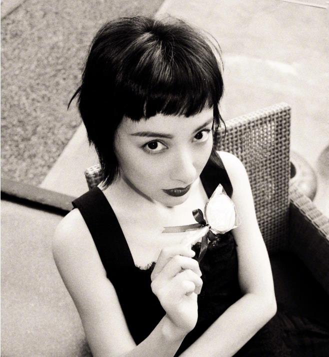 吴昕短发赫本妆照片
