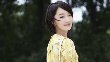 人气小花周冬雨随性图片