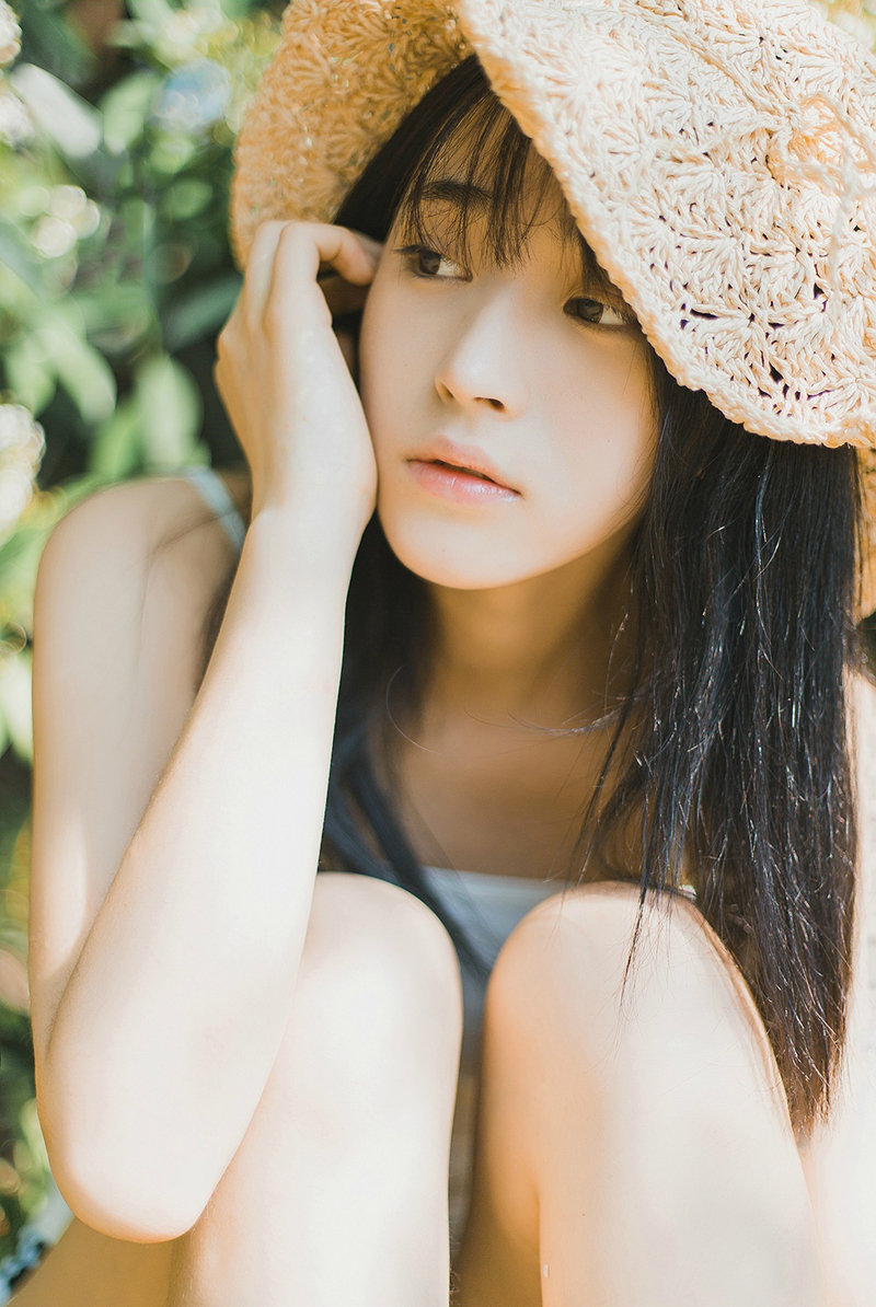 复古私房内裸肩白裙美女气质温婉