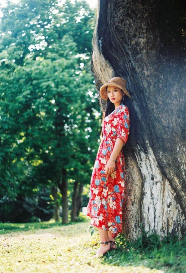 复古红色长裙美女魅力女人味散发