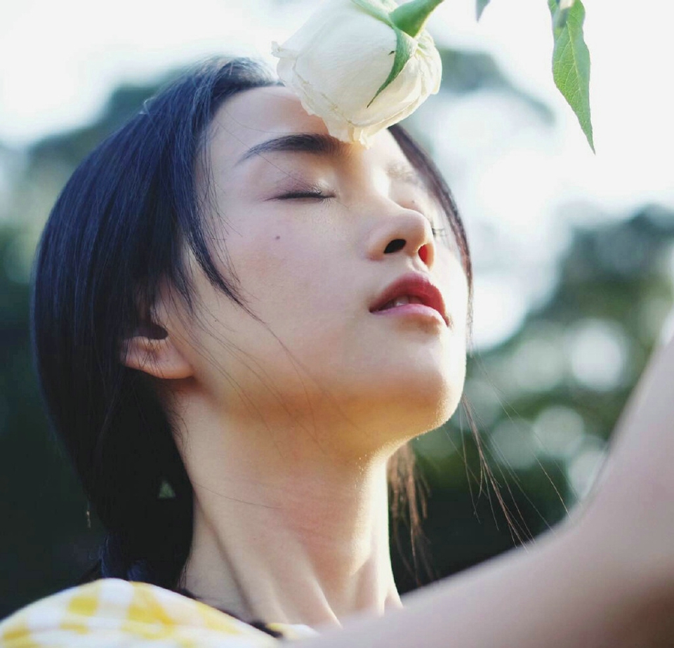 复古红色长裙美女魅力女人味散发