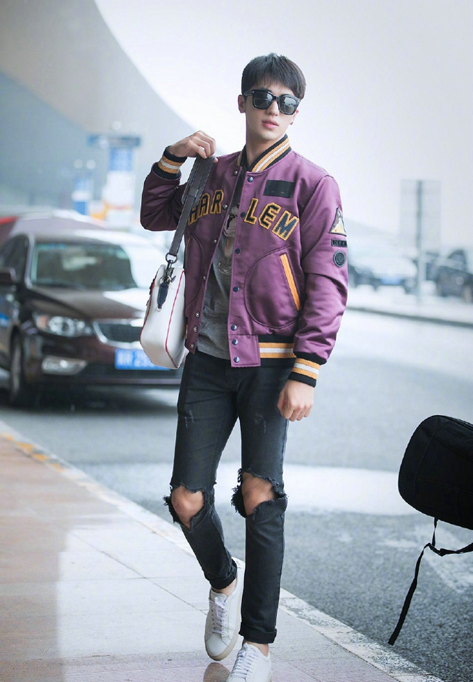 许魏洲2018春夏时装秀靓丽街拍