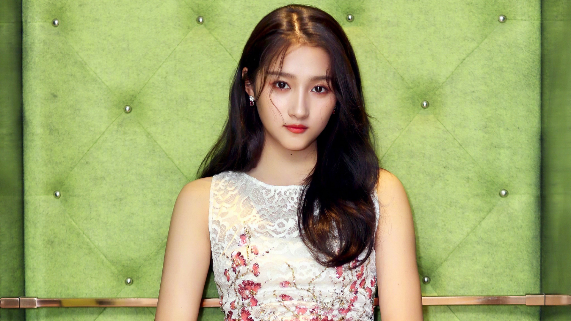 大长腿学霸美女关晓彤壁纸