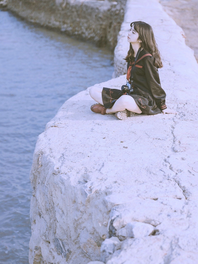 甜美日系美女卷发精致五官清新怡人