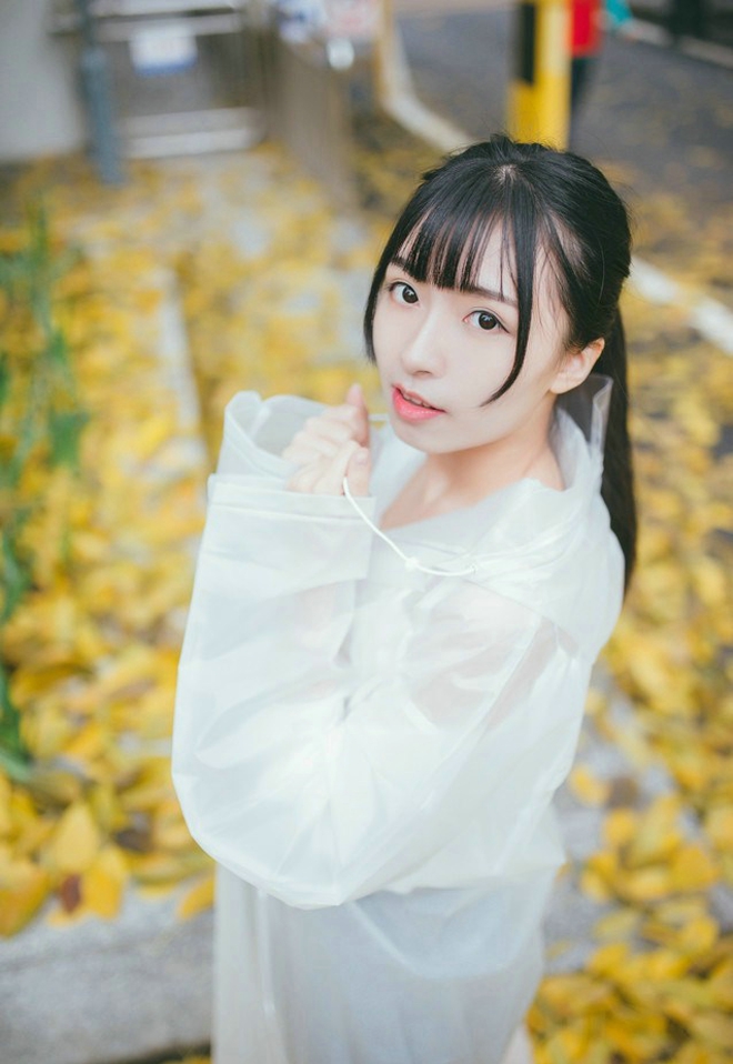 可爱气质清纯白净雨天美女写真