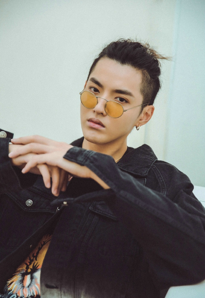 吴亦凡菠萝头气质时尚写真