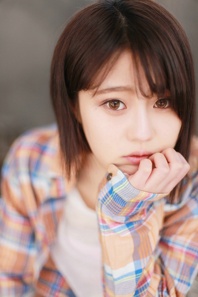 清纯短发妹子户外甜美娇巧唯美写真