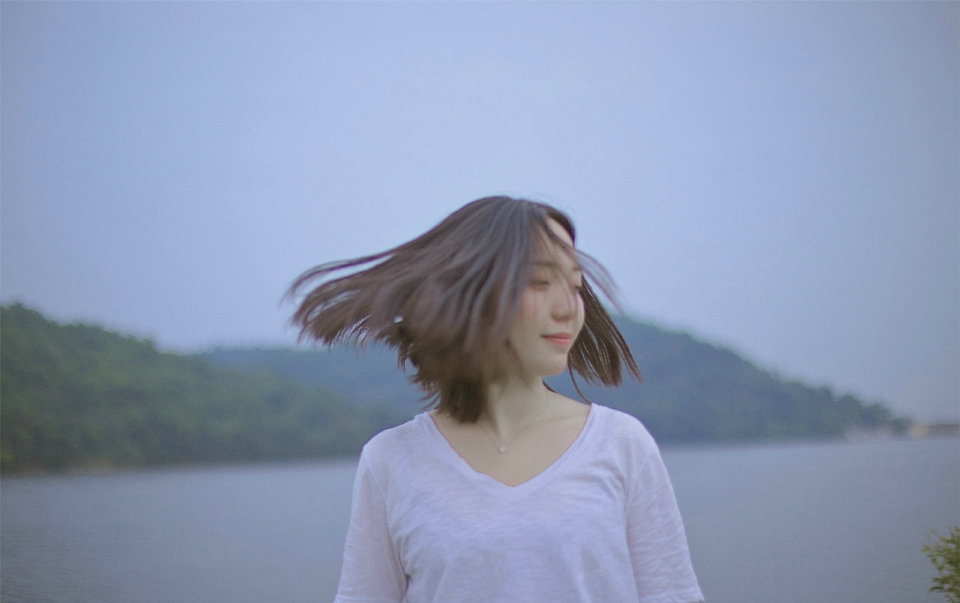 碎花长裙麻花辫草帽美女清新怡人写真套图