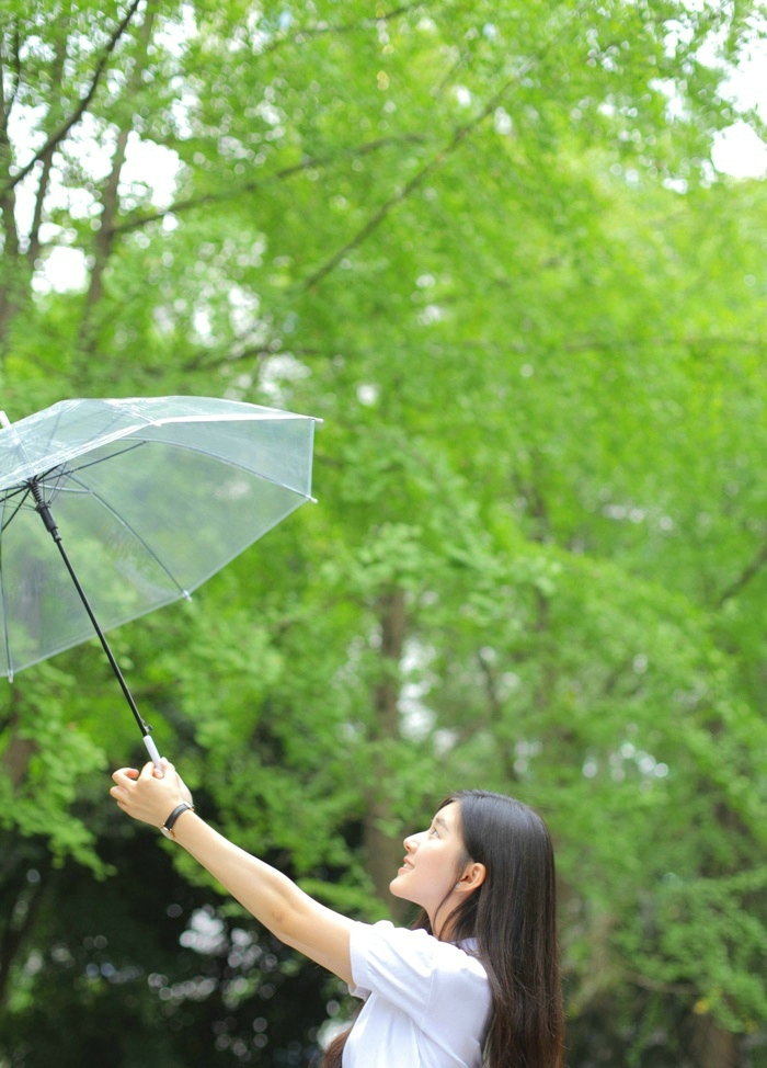 校园内的氧气美少女漂亮迷人笑脸