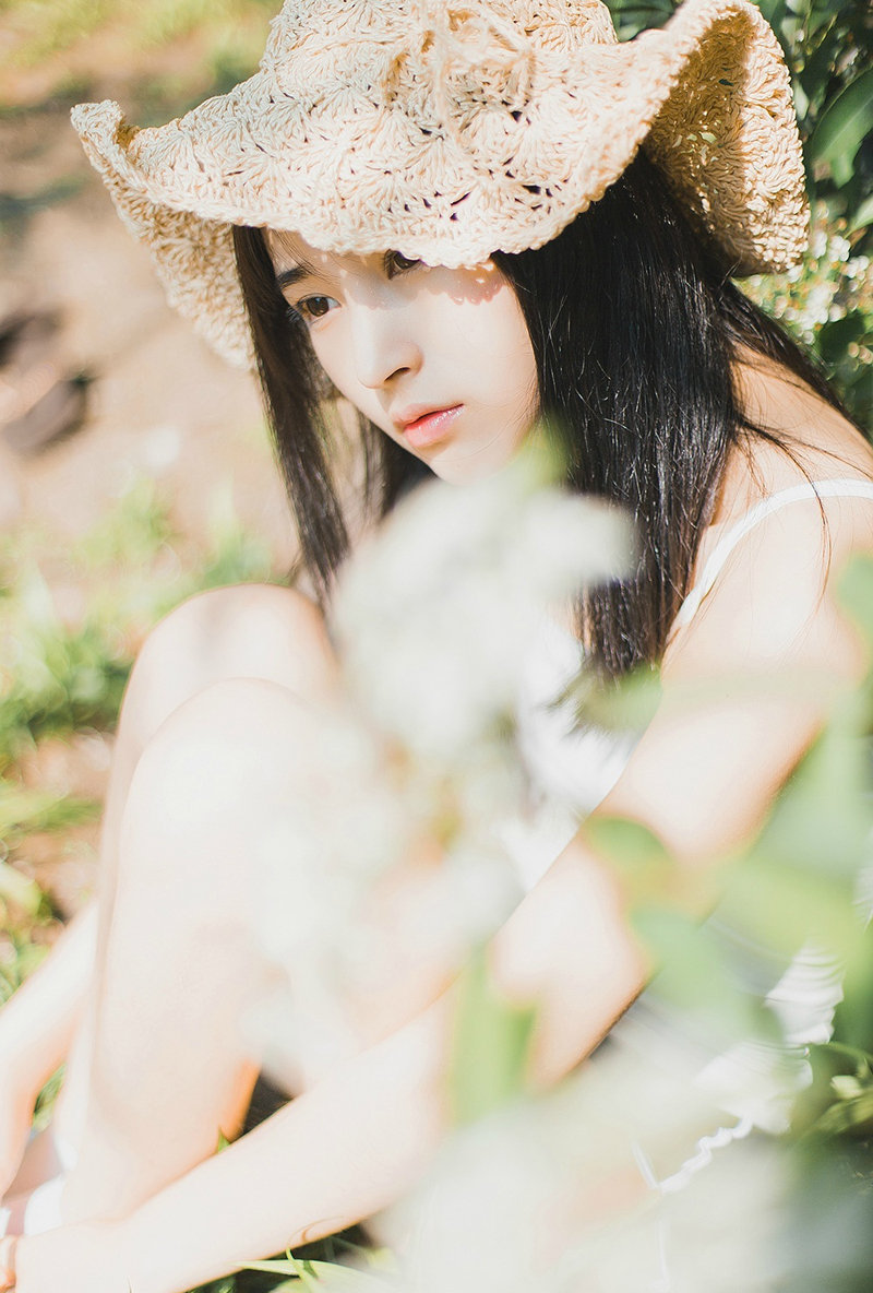 复古私房内裸肩白裙美女气质温婉