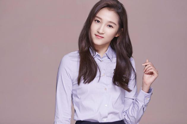 大长腿学霸美女关晓彤壁纸