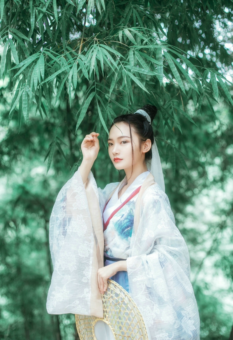 英伦风条纹衣美女养眼侧颜无敌写真美照