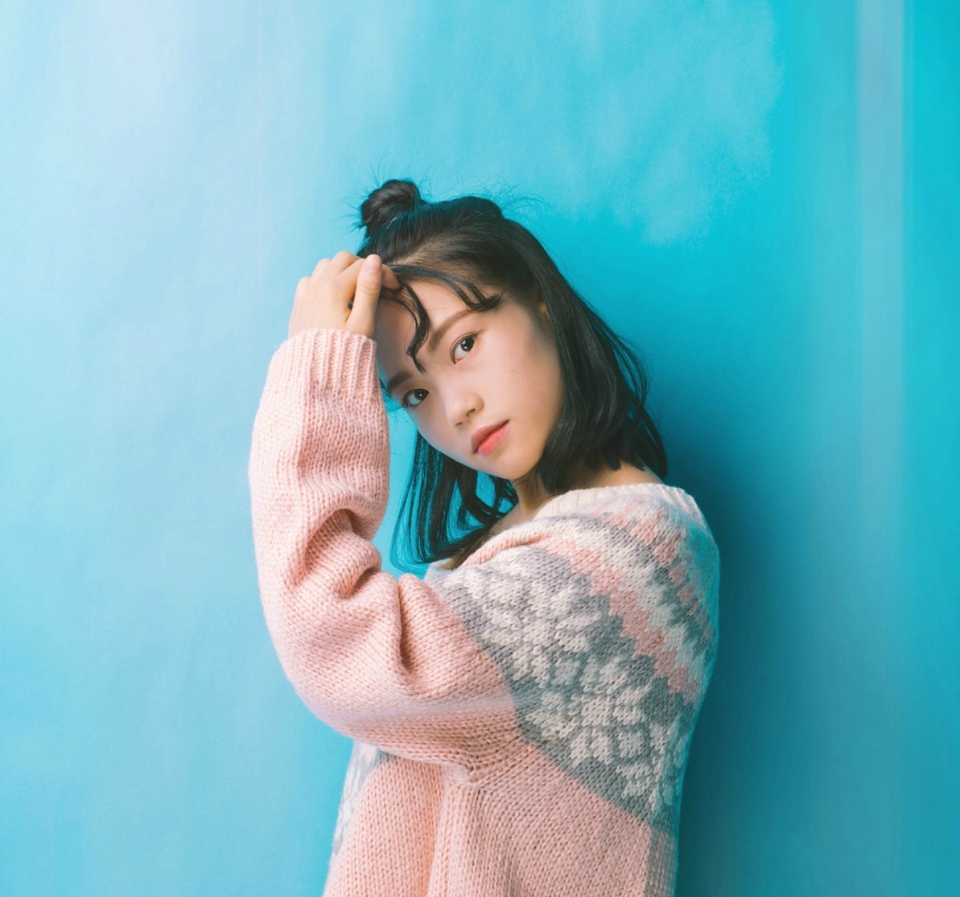 蓝调半丸子头妹子可爱表情包