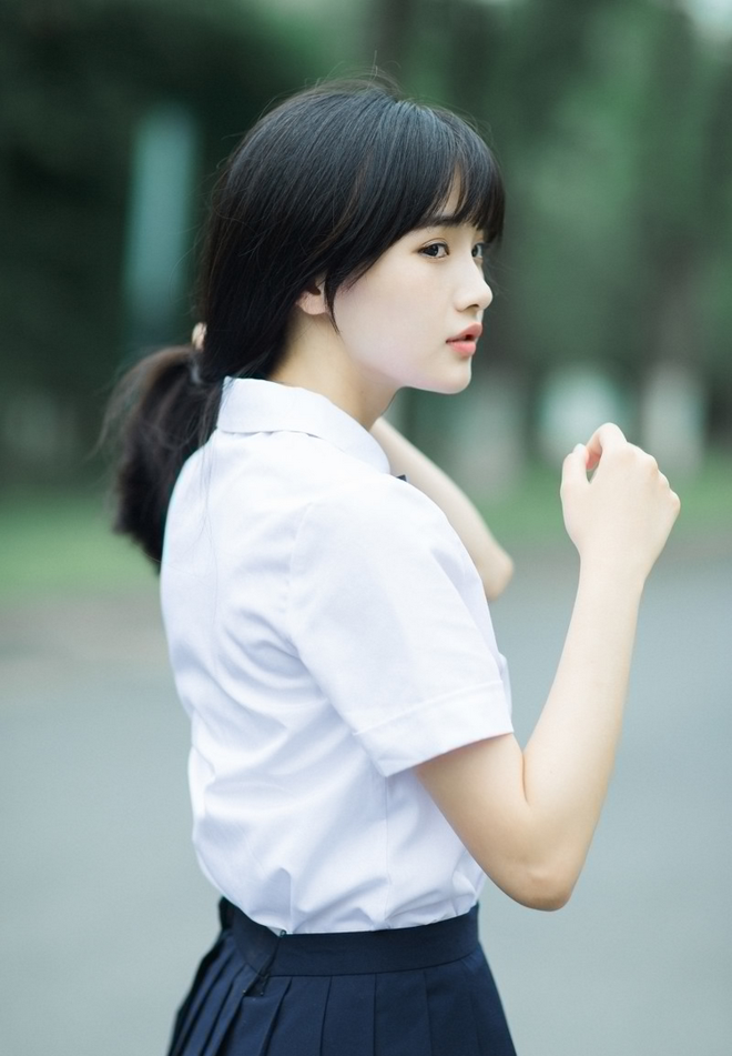 校园素颜天然萌美女写真