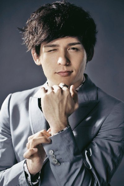 阳光男孩倪安东个人写真