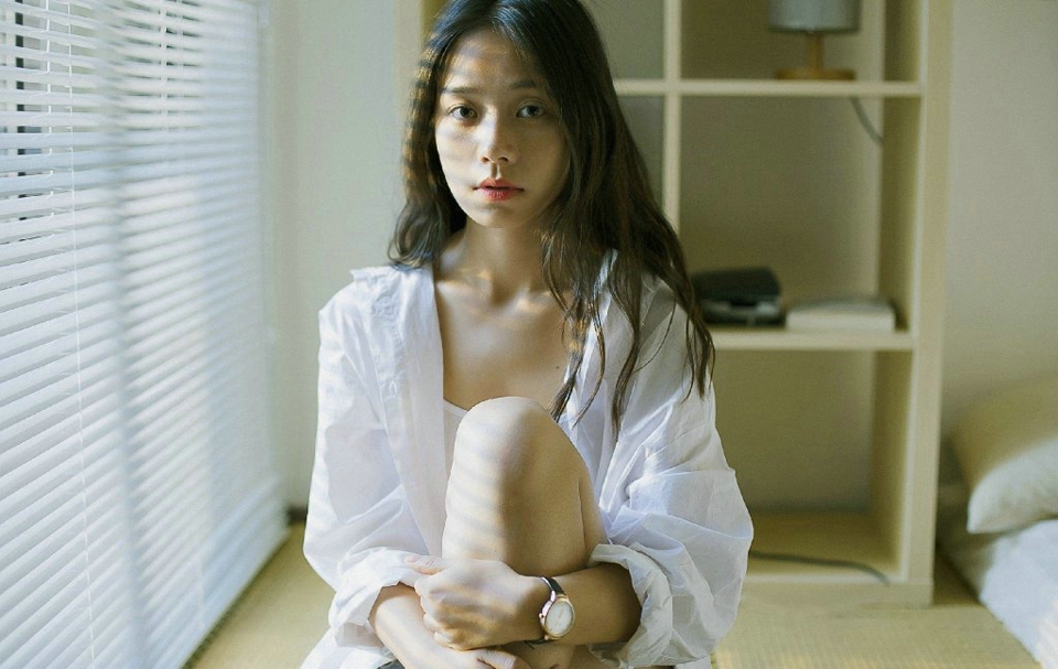 餐厅内的可爱少女青春无敌吸睛