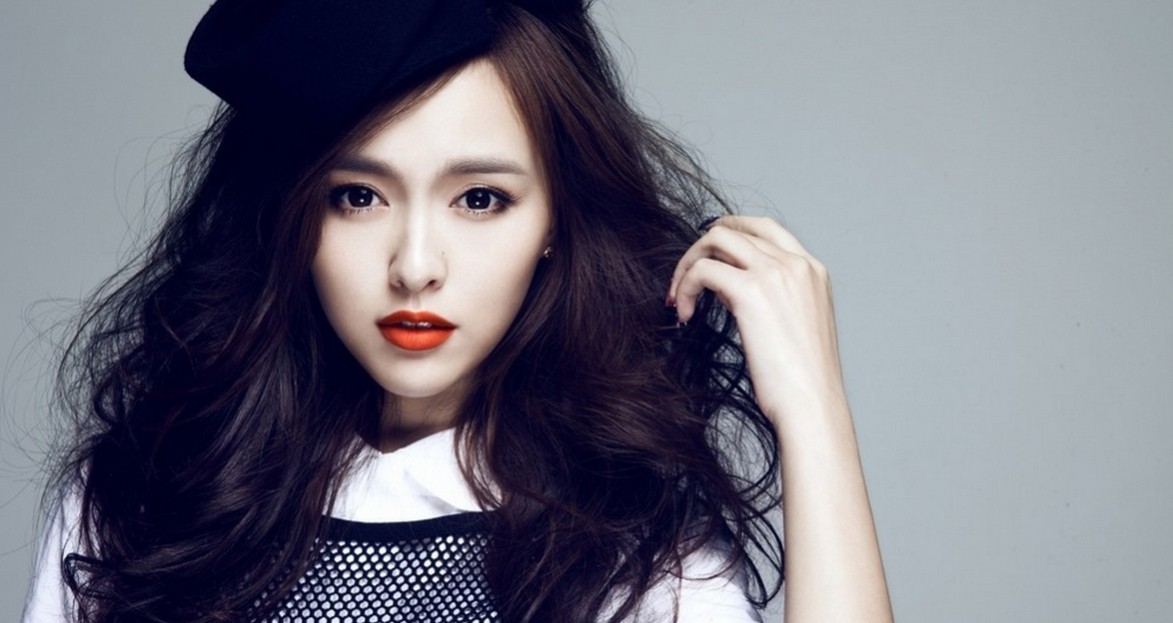 俏皮可爱人气大美女唐嫣